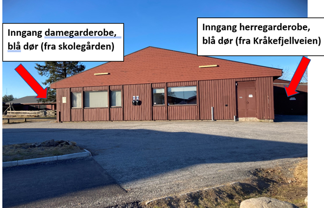 Frøy skole, gratis parkering på parkeringsplass mellom Askeveien og Hovlandveien.