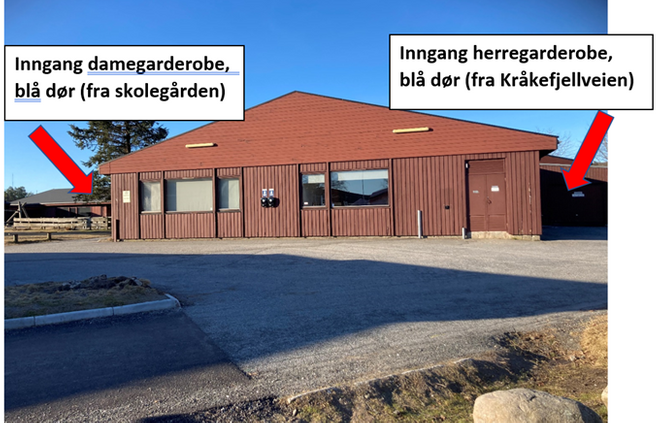Frøy skole, gratis parkering på parkeringsplass mellom Askeveien og Hovlandveien.